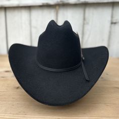 The price already INCLUDES tax and shipping within the United States!
Experience distinction with Stetson's 6X Rancher felt hat, a work of art in the western wardrobe. This elegant felt hat, made of high-quality felt and presented in a black color, symbolizes the fusion of luxury and tradition. Its design is complemented by a 4" brim and 4 5/8" crown, while the decorative feather adds a touch of refinement. Made in the United States, the Stetson 6X Rancher felt hat is ideal for those looking for Western Wardrobe, Felt Cowboy Hat, Stetson Hat, Felt Cowboy Hats, Felt Hats, Men's Apparel, Felt Hat, Cowboy Hat, Western Wear