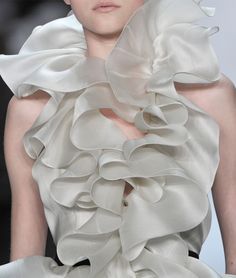 Braveheart Wedding, Ruffles Fashion, Bill Blass, Couture Details, Ruffle Collar, Dress Gift, Collar Dress, Fashion Details, Couture Fashion