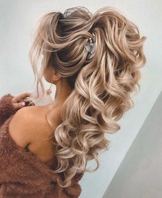 Long Curly Ponytail Updo High Pony Hairstyles, List Of Hairstyles, Stylish Updos, Updo Prom, Short Hair Updo Tutorial, Chic Ponytail, Pony Hairstyles, High Pony