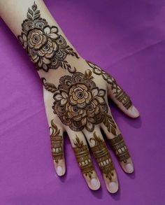 henna tattoo designs for hands and feet with flowers on the top of their hand