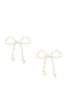 Add a touch of whimsy to your look with these charming bow pearl earrings! Delicate pearls dangle playfully from shimmering ribbon bows, making them the perfect playful yet elegant accessory. White Bow Earrings, Beaded Bow Earrings, Pearl Bead Earrings, Hoco 2024, Prom Necklaces, Pearl Bow, Heart Cake, Earrings Pearl, Bow Earrings