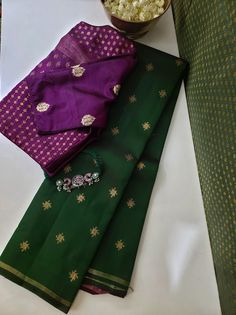 Dark green kancheepuram silk saree completely handwoven with pure zari motifs on the saree, and a deep violet pallu in contrast. The blouse is plain violet silk Plain Dark Green Saree Contrast Blouse, Dark Green Saree Contrast Blouse, Green Saree Contrast Blouse, Dark Green Saree, Saree Contrast Blouse, Green Kanchipuram Silk Saree, Kancheepuram Silk Saree, Cotton Blouse Design, Blouses Designs