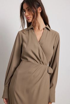 Wrap Midi Dress Brown | NA-KD Nakd Fashion, Midi Dress Brown, Wrap Midi Dress, Midi Dress Casual, Future Fashion, V Neckline, Office Wear, Shirt Collar, Na Kd