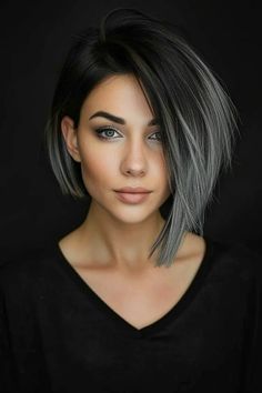 Französischer Haarschnitt: 53+ elegante Styles - hairtastic.de Grey French Bob, Black Hair With Gray Highlights, Assymetrical Haircut Bob, Asymmetrical Bob Medium, Asymetrical Bobs Medium, Rocker Hairstyles For Women, Asymmetrical Bob Short Edgy, Asymetrical Haircut Edgy, Short Grey Bob