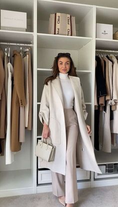 Office Job Outfits Casual Winter, Winter Modern Outfits, Women Edgy Outfits, Work Outfits Trousers, Work Casual Winter Outfit, Feminine Suit Outfit, Business Chic Outfits Professional Women Classy, Casual Adult Outfits, Cream Tailored Trousers Outfit