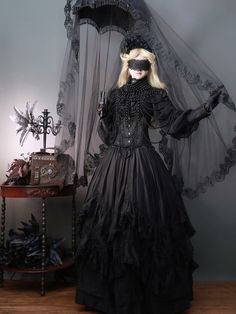 Victorian Black Dress, Widow Dress, Dark Cosplay, Goth Outfit Inspo, Gothic Victorian Dresses, Goth Outfit Ideas, Silly Clothes, Victorian Goth, Prom Looks