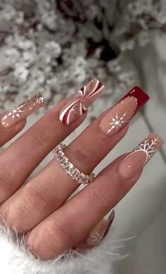 Winter Nails Gingerbread, Chr Christmas Nails, Nail Inspo Trendy Christmas, Christmas Acrilycs Nails, Gel X Winter Nails, Nail Winter 2024 Trends, Winter Bday Nails, Elegant Xmas Nails, Red Christmas Nails Designs