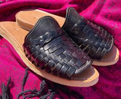 Experience the authentic craftsmanship of Mexico with our handmade Huaraches, skillfully crafted by Mexican artisans 🌞 For the perfect fit, we recommend selecting a size down if you wear a half size (e.g., if you typically wear 8.5, choose size 8). Our Huaraches feature premium leather that naturally stretches and molds to your feet over time, ensuring personalized comfort with every step. Discover more styles and join our community on Instagram! Follow @currashop for exclusive updates and insp Traditional Open Toe Mules With Woven Sole, Traditional Handwoven Slip-on Sandals, Traditional Natural Huaraches For Summer, Artisan Huaraches With Woven Sole For Summer, Artisan Open Toe Huaraches With Woven Sole, Artisan Woven Leather Huaraches For Summer, Artisan Summer Huaraches With Woven Sole, Artisan Summer Huaraches With Woven Leather, Artisan Style Natural Huaraches For The Beach