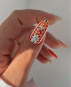 Mexican Nail Art Flower, Translucent Nails With Designs, Vintage Nails 1970s, Capsulated Nails Flowers, Non Floral Nail Designs, Painted Tips Acrylic Nails, El Salvador Inspired Nails, Nails Art Flowers Designs, Mexican Nails Simple