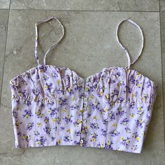 Bnwt Zara Lavender Floral Printed Linen Crop Top Size M. Zipper Pull On The Side Of The Top With Adjustable Strap. The Back Of The Crop Top Has A Nice Stretch To Add More Of A Fitted Look And Comfort. Material 100% Cotton Lavender Cropped Top For Spring, Floral Print Lavender Top For Vacation, Lavender Floral Print Top For Vacation, Fitted Lavender Top For Vacation, Zara Lavender Spring Tops, Zara Lavender Tops For Spring, Zara Lavender Casual Tops, Zara Purple Floral Print Tops, Zara Purple Summer Tops