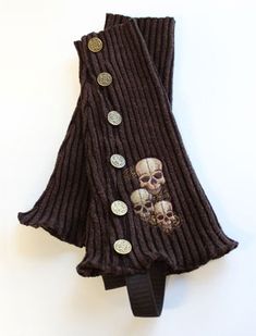 Spatterdashers from old sweater sleeves. Urban Threads, Old Sweater, Steampunk Diy, Swaggy Outfits, Cozy Sweater, Dream Clothes, Sweater Sleeves