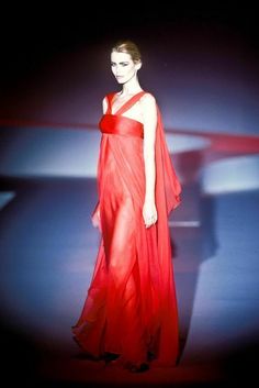 Claudia Schiffer Iconic VALENTINO Runway Red Long Dress Vintage•#Ad• Claudia Schiffer Valentino, Red Dress Runway, Red Runway Fashion, Valentino 90s, Vintage Versace Dress, 1960s Outfit, Red Long Dress, Crimson Dress, Red Valentino Dress