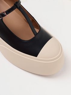 Ballet Flats MARNI Woman color Black Black Ballet, Black Ballet Flats, Italian Fashion Designers, Italian Fashion, Primavera Estate, Ballerinas, Woman Colour, Industrial Style, Ballet Flats