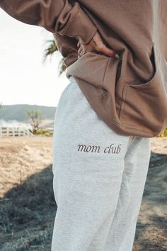 Mom Club Embroidered Ash Sweatpants – Slyfox Threads Sweat Set Outfit, Stylish Sweatpants Outfits, Aesthetic Mom, Sweatpants Outfits, Brown Hoodie, Mama Style, Moms Club, Pregnancy Outfits, I Cool