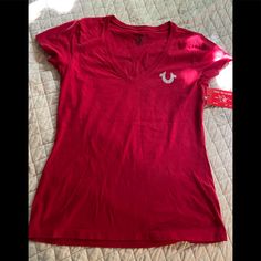 Like New Red True Religion T Shirt Red V-neck Casual T-shirt, Y2k Shorts, Top Shirt Women, Red T Shirt, Red T, True Religion Jeans, Red Tshirt, Tour T Shirts, T Shirt Women