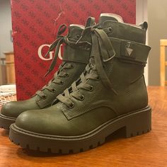 New Combat Boots In A Dark Green. Inner Zipper , Lace Up Front. Questions? Leave A Comment Below! Dark Green Boots, Army Green Boots, Doctor Halloween, Jewel Logo, Green Boots, Fandom Outfits, Fame Dr, Guess Shoes, Moto Boots