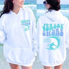 New Jersey Sweatshirt, Oceancore, Repect the locals hoodie, Ocean beach sweatshirt, Siesta Beach hoodie, Surfer sweatshirt Beach Sweatshirts: https://etsy.me/3pdRnVI Beach Hoodies (front/back designs): https://etsy.me/37eabgO Beach Hoodies (back only designs): https://etsy.me/3BcsHPQ OUR SIZING IS ADULT UNISEX. This means it will be larger than normal women's sizing.  Please see photos for size charts 🌻 Please read the full description:   This hoodie/sweatshirt sizing is NOT oversized.  You nee Siesta Beach Hoodie, Surfer Sweatshirt, Surfer Hoodie, Beach Hoodies, Clothes Preppy, Siesta Beach, Beach Hoodie, Beach Sweatshirt, Jersey Sweatshirt