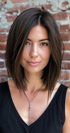 Womens Textured Haircut Medium, Medium Length Chic Haircuts, Mid Length Hairstyle Women Straight, Straight Hairstyles Brown Hair, Medium Length Haircut No Layers Straight, Lob Haircut Fine Hair 2024, Textured Lob Haircut Mid Length Straight, Low Graduation Haircut, Best Bob For Thick Hair