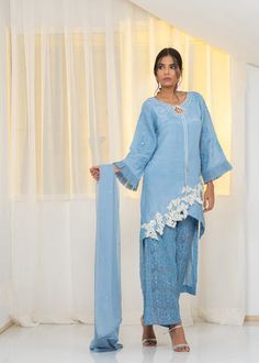 Lace Kurta, Long Kurti Patterns, Simple Kurtis, Asian Dresses, Fashion Design Classes, Indian Kurti Designs, Coord Sets, Luxury Pret, Shirt Trouser