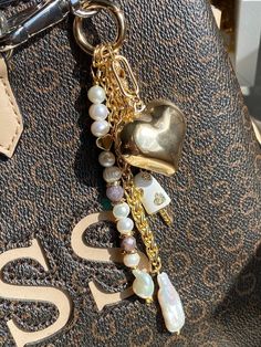 This piece of jewelry can be used as a bag charm, a keychain, or a decoration for any other item. Tou * Gold: Brass/copper/St.steel + 18K Gold plated * Platinum: Brass/copper/St.steel + Rhodium plated * Freshwater&Baroque pearls; Natural Jasper/Tourmaline stones; Zircon pendants * All pendants are Removable * No risk of allergy (nickel-free, lead-free, cadmium-free) * Full length: 13 cm * The shape and color of the stones and pearls may vary * Delivered with a cleaning cloth and a ready-to-gift Bag Charm Inspiration, Backpack Charms Aesthetic, Handbag Charms Diy, Key Chain Charms, Charm Keychain Diy, Purse Charms Aesthetic, Beaded Bag Charm, Bag Charm Trend 2024, Bag Charm Aesthetic