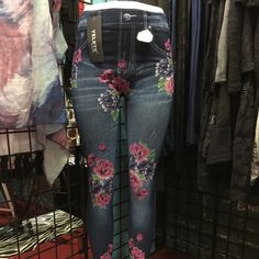 Leggings Leggings one size stretch with roses design Jeans Skinny Design Jeans, Roses Design, Colorful Leggings, Kimono Top, Women Jeans, Roses, Womens Sizes, Leggings, Fashion Design