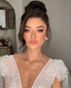 Modern Bride Hairstyles, Sanggul Cepol, Short Updo, Veil Hair, Bridesmaid Hair Makeup, Wedding Guest Hairstyles, Long Hair Wedding Styles