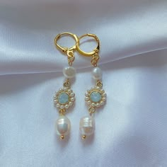 Pretty Pearl Earrings perfect for holiday gift. Fresh water pearls( all in different shapes)  12mm laver back hoop. Pearl Earrings Simple, Preppy Jewelry, Simple Aesthetic, Prom Jewelry, Post Pregnancy, Fresh Water Pearls, Classy Jewelry, Earrings Simple, Earrings Pearl