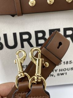 Size: Standard Size It comes with Dust box, Care manual, Tag, and Paper bag. Burberry Top, Product Pictures, Drop Shipping, Crossbody Shoulder Bag, Backpack Bags, To Tell, Burberry, Paper Bag, Clutch Bag