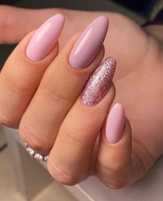 Ongles Rose Pastel, Kutek Disney, August Nails, Pink Glitter Nails, Basic Nails, Nails Desing