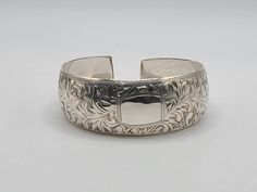 Vintage 950 Silver Ornate Hand Etched Cuff Bracelet Item w#1116 Clean and in good condition 7 inch inner circumference 1 inch wide Vintage Cuff Bracelet, Floral Cuff, Vintage Native American Jewelry, Vintage Designer Jewelry, Bracelet Vintage, Native American Jewelry, Unique Charms, Gold Charm, Estate Jewelry