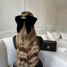 Chanel Lover, Looks Pinterest, Long Blonde, Long Blonde Hair, Old Money Aesthetic, Gold Hair, Rich Girl, About Hair, Hair Oil