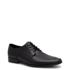 These mens Nelsen black Oxford shoes by Aldo transition effortlessly from offto evening events, weddings, and black tie occasions. Made of smooth leather upper, these dress shoes have an almond toe and lace-up closure. Features include synthetic lining, padded sockliner for comfort, and a durable TPR outsole. | Aldo Men's Nelsen Oxofrd in Black Size 8 Medium Black Men Dress Shoes, Mens Black Wedding Shoes, Dress Shoes Reference, Men’s Dress Shoes, Fancy Shoes Men, Groom Shoes Black, Dress Shoes Men Black, Black Formal Shoes For Men, Black Dress Shoes Men