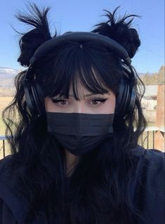 👄👄. NOT MINE Alt Goth Hairstyles, Gothic Hair Inspiration, Long Grunge Hairstyles With Bangs, Goth Shag Haircut, Goth Grunge Hairstyles, Casual Goth Hairstyles, Goth Half Up Half Down Hair, Soft Goth Hairstyles, Emo Space Buns