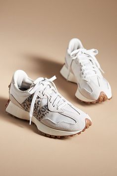 Comfortable Women's Shoes, Autumn Shoes Women, Fall Sneakers, Sneakers Comfortable, Pretty Shoes Sneakers, New Balance 327, Comfort Shoes Women, Womens Tennis Shoes, Stunning Shoes