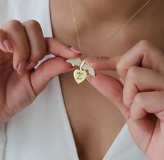 You can buy this different font  Heart pop-up necklace as a unique gift for yourself or your loved ones, This precious dainty  Heart pop-up necklace on your neck will remind you of countless meanings and feelings that no one else can know. We know the value of every letter or name on the chain to you. We know that it will be more than a necklace for you, from the moment we receive the order for it. We produce our products with extraordinary enthusiasm and respecting the stories they contain.   R Valentine's Day Gift Pendant Name Necklace, Valentine's Day Gift Name Necklace Pendant, Valentine's Day Charm Necklace With Clavicle Chain For Mom, Heart Cut Charms Necklace For Gift, Valentine's Day Pendant Charm Necklace As Personalized Gift, Personalized Pendant Charm Necklace For Valentine's Day, Personalized Heart Cut Charm Necklaces As Gifts, Personalized Heart Cut Charm Necklace As Gift, Valentine's Day Pendant Charm Necklace For Mom