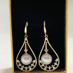 Gold Earrings With Pearl And Cz These Earrings Are New But Don’t Come With Tags 100% Freshwater Pearls. The Pearls Come In Black Gift Jewelry Bag That Will Go Inside A Regular Black Gift Box. They Do Not Come In A Fitted Jewelry Box. These Pearl Necklaces Uses Only Sophisticated, Handpicked Freshwater Pearls, Ensuring The Luster, Quality, Color And Cleanliness Of The Pearls, Fully Represent The Finest Work In Our Jewelry Selection, So The Special One Who Wears Them, Shines Ever So Elegantly. Pea Elegant Metal Teardrop Earrings For Anniversary, Elegant Metal Teardrop Earrings With Pearl Drop, Elegant Teardrop Metal Crystal Earrings, Teardrop Metal Pearl Earrings For Formal Occasions, Elegant Metal Teardrop Earrings, Teardrop Pearl Earrings With Cubic Zirconia For Party, Formal Crystal Earrings With Pearl Drop, Cubic Zirconia Hoop Earrings, Baublebar Earrings