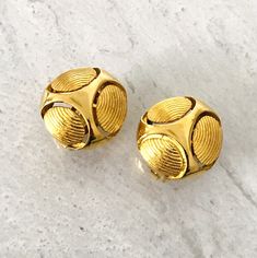 Vintage Modernist Mushroom Cap Clip Earrings - Mod 1960s - Futuristic - Mid-Century - They measure 1" in diameter and are unsigned but very well made with beautiful rich gold plating.  - In excellent condition. Please see the photos for details and email us any questions. Sold as is.  - Thank you for your interest! Ancient Roman Jewelry, Roman Jewelry, Abstract Jewelry, Stuffed Mushroom Caps, American Southwest, Ancient Romans, Clip Earrings, Best Part Of Me, Gold Plating