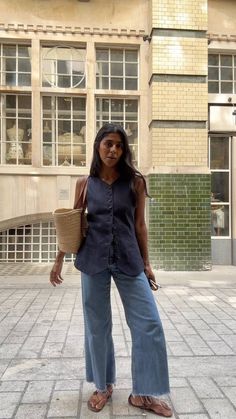 The Best Linen Vests Everyone is *Still* Wearing | Who What Wear Spring Outfits Ideas, Linen Pants Outfit, Summer Office Outfits, Italy Outfits, Summer Work Outfits, Stil Inspiration, Looks Street Style, Vest Outfits