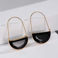 Anthropologie Jet Black Faceted Crescent Moon Wire Threader Hoops Earrings. Gorgeous & Stylish! New. Also Available In Clear, Green, Red, Blue, Brown, Blue Turquoise, & Pastel Tortoise Colors! Measurements: Eardrop Length: 1.9” Earring Width: 1.2” If You Want It, Don’t Let It Get Away Send Me An Offer! I Love To Do Bundle Order Discounts! Trendy Evening Hoop Earrings For Pierced Ears, Chic Metal Hoop Earrings For Evening, Black Minimalist Jewelry For Everyday, Elegant Semi-circle Metal Earrings, Trendy Black Earrings For Evening, Trendy Black Evening Earrings, Modern Black Hoop Jewelry, Semi-circle Metal Hoop Earrings, Chic Black Metal Earrings