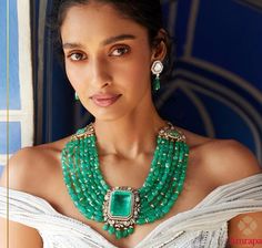 Featuring the stunning Green Doublet Necklace. Elevate your style with this Polki Jewelry radiating elegance and allure. Embrace regal charm with this Sabyasachi Inspired Jewelry, showcasing intricate craftsmanship. Discover the timeless beauty of India's Victorian Polki Jewelry, exuding grace and sophistication. *𝐏𝐑𝐎𝐃𝐔𝐂𝐓 𝐃𝐄𝐓𝐀𝐈𝐋* * Material: Brass * Plating: Gold Plated * Stone: Semi Precious Kundan, Polki & Doublet Stone. *𝐃𝐈𝐌𝐄𝐍𝐒𝐈𝐎𝐍𝐒* *    Necklace- Weight: 191 gm Drop Le Green Mani, Rani Haar, Hair Necklace, Jewelry Victorian, Sabyasachi Jewellery, Kundan Necklace Set, Bride Necklace, Polki Necklace, Kundan Necklace