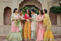 Sonam Kapoor Wedding, Indian Bridal Party, Ivory Outfit, Indian Bridesmaid Dresses, Hindu Wedding Ceremony, Indian Bridesmaids, Unique Bridesmaid Dresses, Ideas Clothes