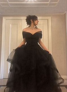 Royaltycore Dress, Prom Dresses Inspo Aesthetic, Black Grad Dresses, Tulle Prom Dress Black, Prom Dress Black, Long Party Dress, Chique Outfits, Black Off Shoulder, Black Prom Dress