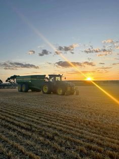 Country Morning Aesthetic, Farm Life Australia, Dream Farm Life, Sunset On Farm, Farm Life Photography, Farming Aesthetic, Farm Vibes, Farm Sunset, Farmer Life