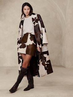 Saw this on Banana Republic: Western Luxury Fashion, Western High Fashion, Cow Print Outfit Ideas, Cowgirl Lifestyle, Western Inspired Outfits, Western Chic Fashion, Short Mini Skirt, Dorothy Dandridge, Business Outfits Women