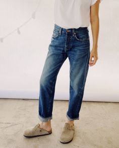 Our most popular silhouette and one that we've been searching for for years! This is your everyday all day kind of jean. Super easy and comfy with that perfect slouch. These are a mid rise relaxed jean designed to sit a little below your natural waist. A roomy leg that has a slight taper and hits right around your ankle. Great worn uncuffed or cuffed. 100% Cotton 13 oz. denim Made in Los Angeles Size Tip: If you're in between sizes we suggest sizing down one size. Model is 5'5", size 25 and wear Affordable Summer Jeans Versatile Style, Chic Medium Wash Pants, Cheap Everyday Relaxed Fit Jeans, Versatile Summer Jeans, Best Jeans For Short Women Casual, Relax Fit Jeans Women, Loose Fit Jeans Women Casual Outfits, Straight Cropped Jeans Outfit, Relaxed Fit Womens Jeans