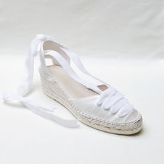 Bridal espadrilles hand made with love for you. Best quality and confort for your best day! Wedges 5cm. Velvet ribbon. Bridal Espadrilles, Low Sandals, Womens Espadrilles Wedges, Handmade Gift Wrap, Velvet Ribbon, Espadrilles Wedges, Made With Love, Beautiful Shoes, Nice Shoes