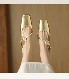 Mary Jane Shoes Heels, Mary Jane Heels, Jane Shoes, Mary Jane Shoes, Leather Items, Beautiful Shoes, Flat Shoes Women, Mary Janes, Block Heels