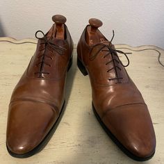 Santoni Made In Italy Oxford Shoes With Toe Cap Retail $730 Brown Hand Brushed Leather 5 Eyelids Oxford Lace-Up. An Elegant Passpartout Completed By The Rubber Sole. Smooth Leather Lace-Up, Tapered Shape, Rubber Sole. Size 12 D Color Brown Condition Pre-Owned 8-30240.6a Leather Cap, Leather And Lace, Smooth Leather, Size 12, Derby, Oxford Shoes, Oxford, Dress Shoes, Men's Shoes