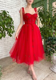 Red Corset Dress For Gala During Prom Season, Red Tulle Dress For Red Carpet, Red Sleeveless Corset Dress For Prom, Sleeveless Red Corset Dress For Prom, Red Tulle Dress For Gala, Red Corset Dress For Gala And Prom Season, Elegant Tulle Dresses For Red Carpet, Red Tulle Evening Dress For Gala, Knee-length Tulle Dresses With Fitted Bodice