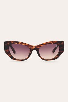 Material : Frames made from 100% recycled plastic* Protection : Lenses Provide 100% UVA/UVB Protection Frames : Tort Frames Lenses : Brown Lenses Gender : Women's Sunglasses Seductive Style, The Frye Company, Brown Gradient, Cat Eye Frames, Women's Sunglasses, Cool Boots, Recycled Plastic, Tortoise, Cat Eye